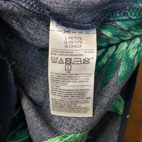 Old Navy palm leaf print blouse - Picture 4 of 4